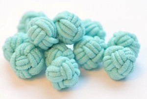 Mintkleurige zijden love Knots